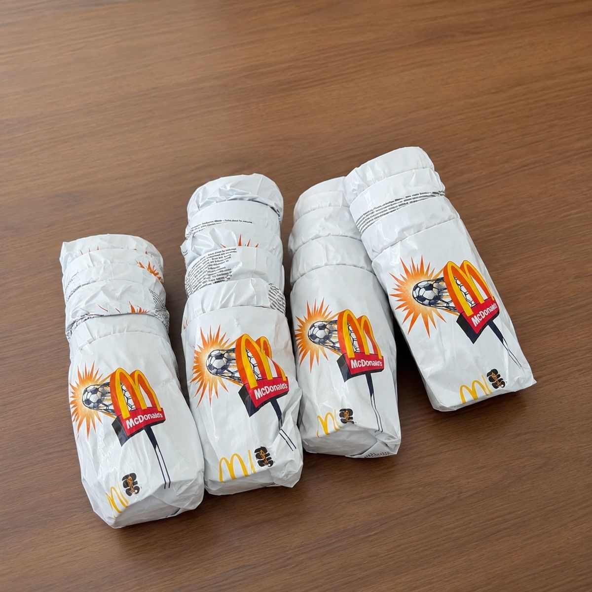 Contenitori & Simili: McDonald's FIFA World Cup 12 Becher Neu – Nuovo e nell'imballaggio originale da Rüti ZH venduto da api_j25l 1