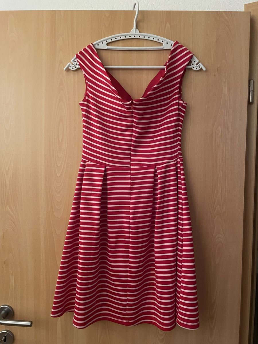 Kleider: Robe d'été rouge à rayures, taille M – Gebraucht aus Montmollin von alexrey 1