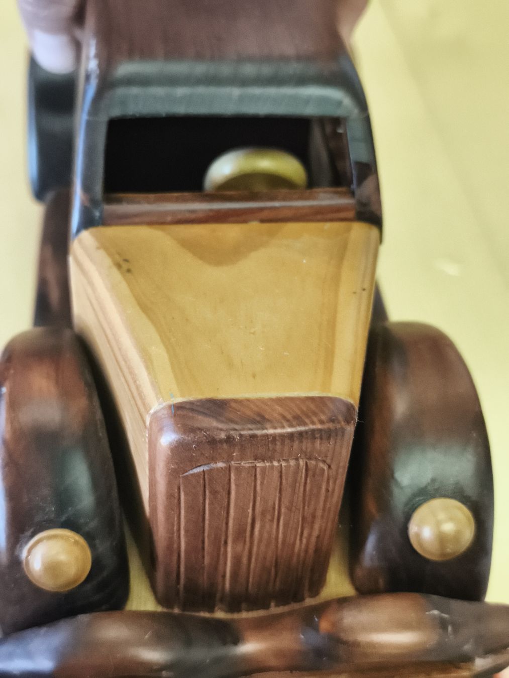 Modellini d'auto: Holzauto Oldtimer handgefertigt dunkelbraun hellbraun(A30) – Nuovo (secondo la descrizione) da Künten venduto da Schnaepplihuus 4