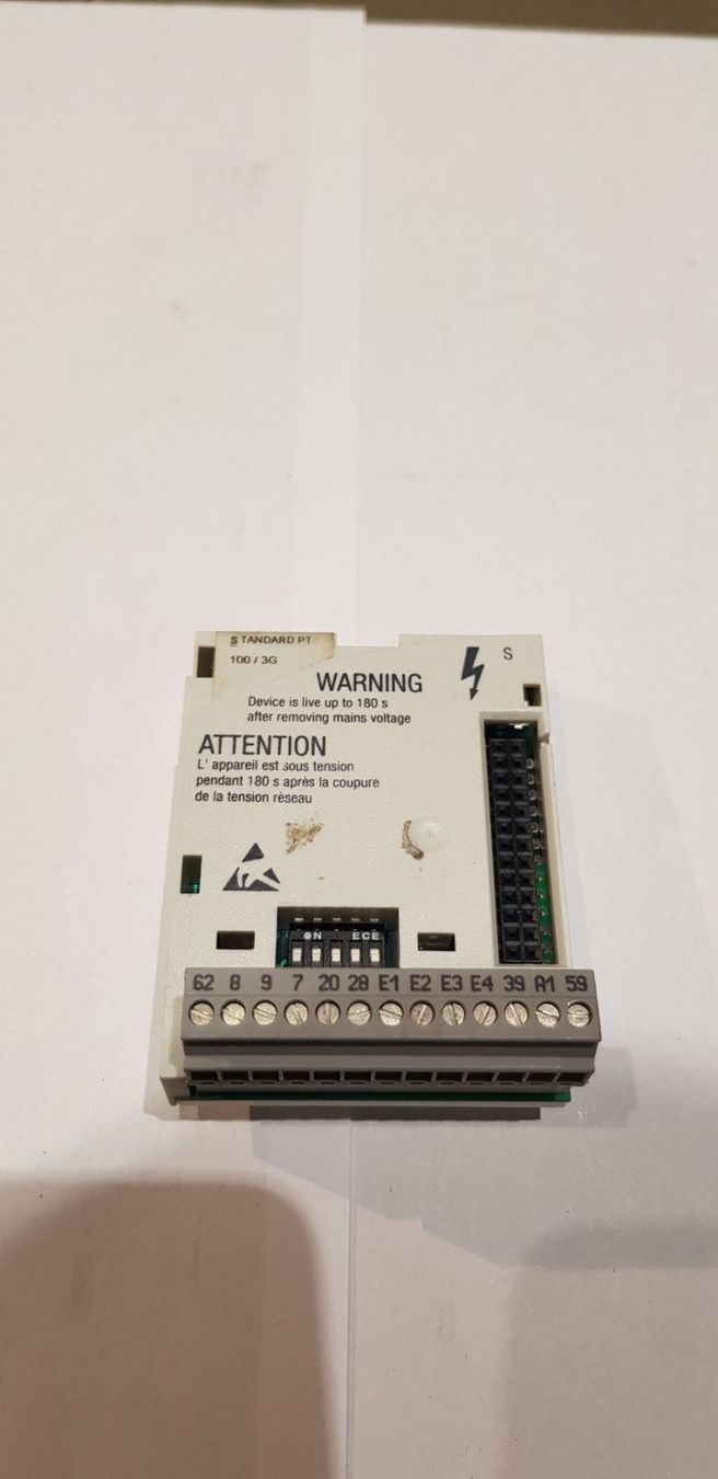 Componenti elettronici: Lenze Funktionsmodul E82ZAFSC100 – Usato da Balsthal venduto da mtwd