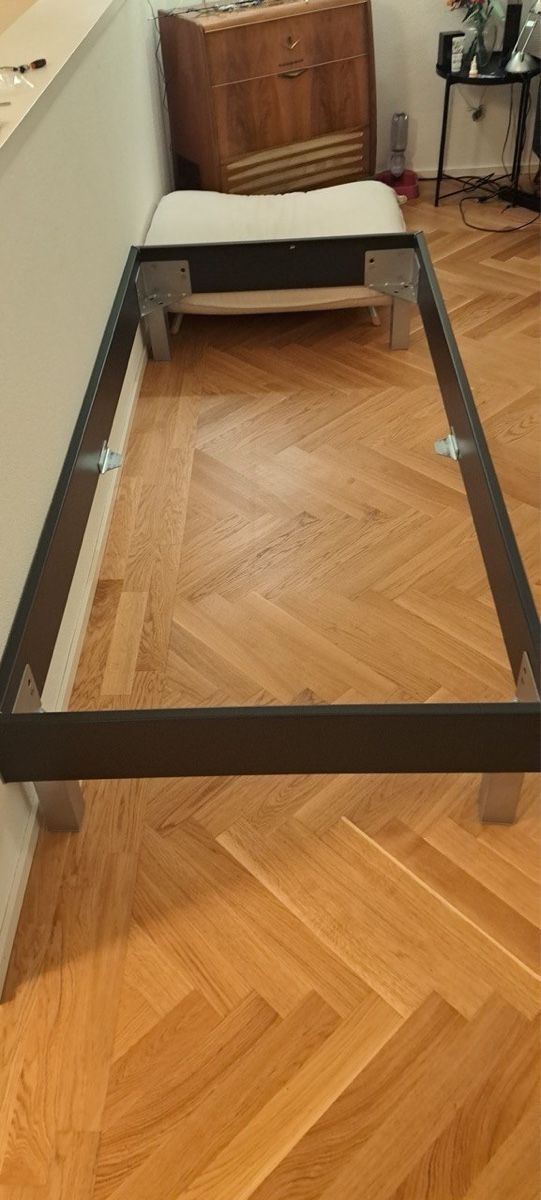 Lits: Bettgestell 90x200 dunkelgrau  – D'occasion à Glattfelden par Schuggi_21