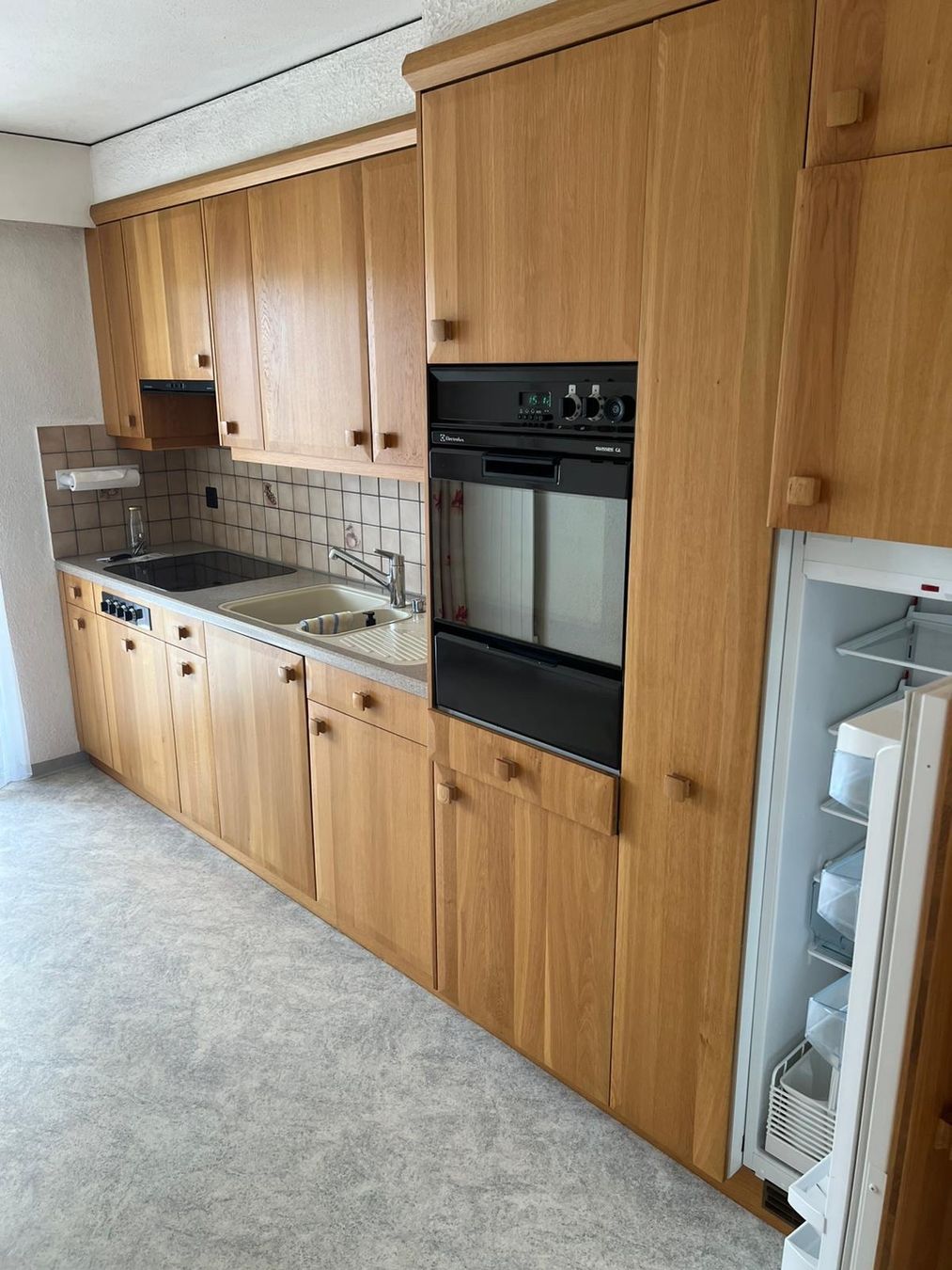 Cucine complete: Küche Eichenfront inkl. Geräten und Kühlschrank – Usato da St. Gallen venduto da afr_5bqw