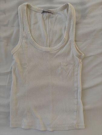 Geripptes Top in weiss