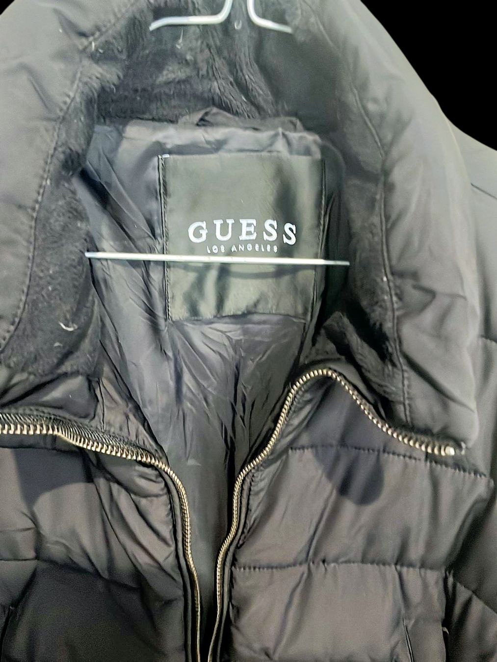 Guess Giacche: GUESS Schwarze Gesteppte Bomberjacke mit Logoband – Usato da Zug venduto da vinokilo 4
