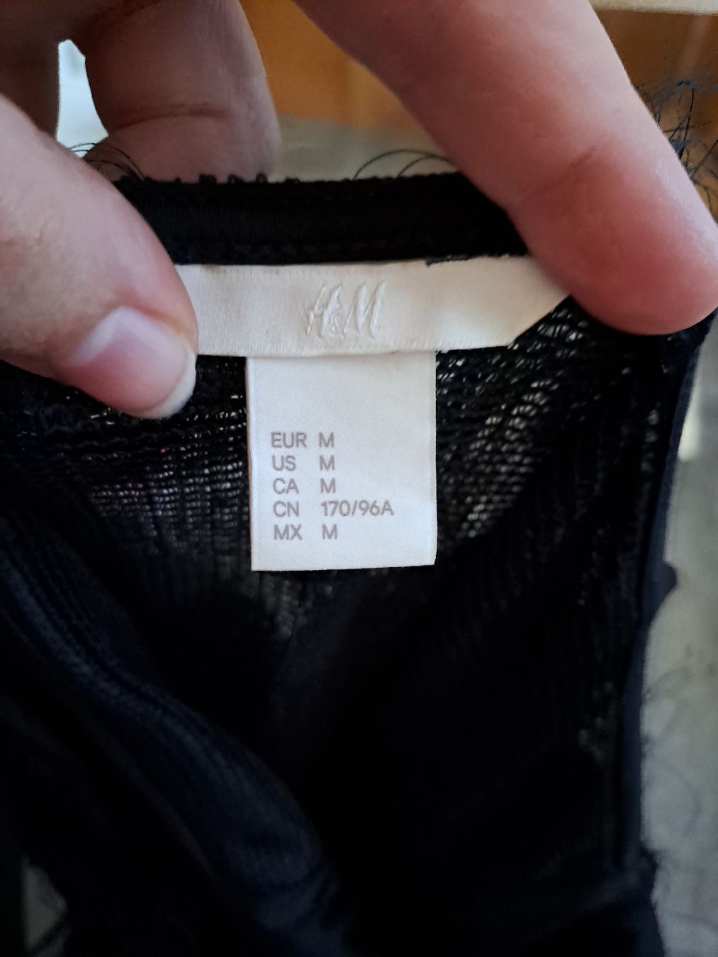 H&M Top: H&M Top schwarz Gr. M Fransen  – Usato da Rickenbach LU venduto da bishiida 2