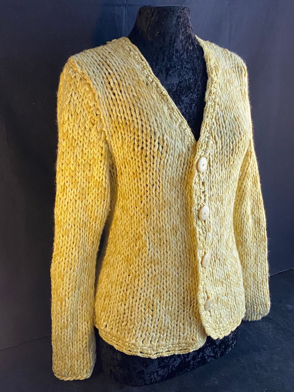 Giacche: Wunderschöne Handgefertigte Strickjacke aus Wolle – Nuovo (secondo la descrizione) da Schaffhausen venduto da uniqueketten 1