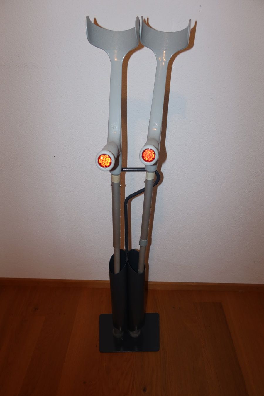 Ausili per la deambulazione: Krücken grau – Usato da Kilchberg ZH venduto da and_y5q6