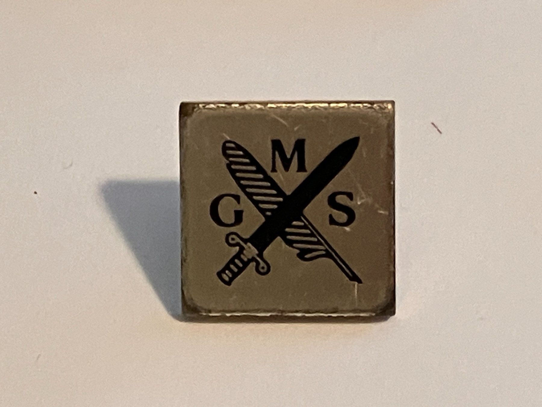 Plaquettes & Badges: 1 Pin GMS – D'occasion à Basel par djwwpp