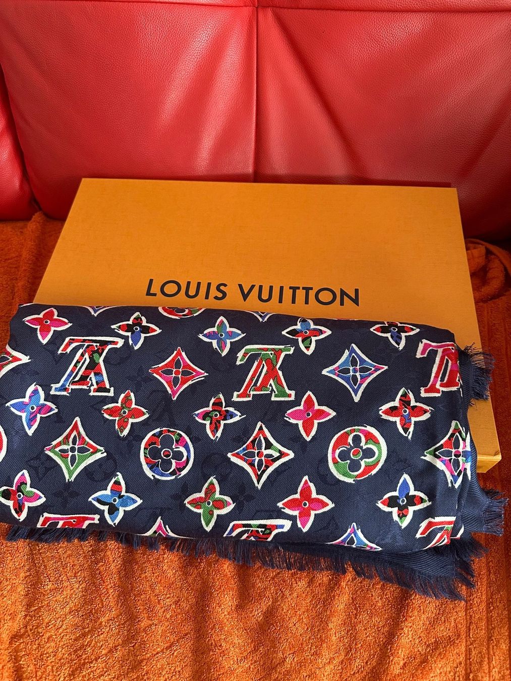 Louis Vuitton Foulard & Sciarpe: Louis Vuitton Schal Navy – Nuovo (secondo la descrizione) da St. Gallen venduto da maivilisa 3