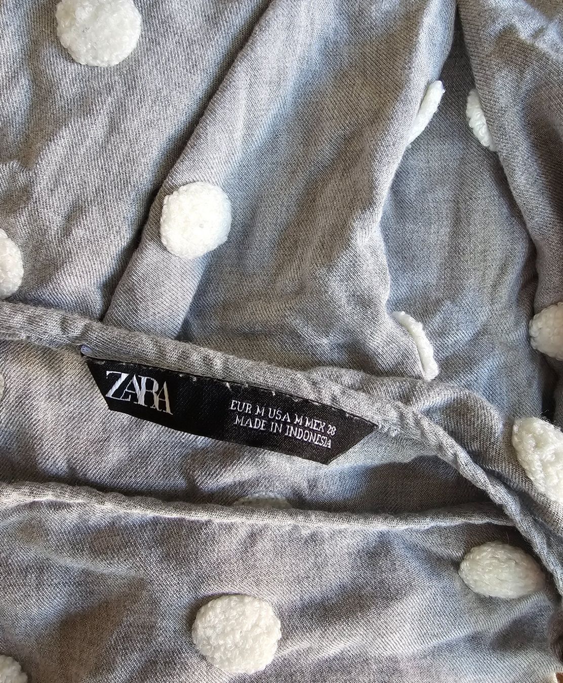 Zara T-Shirts: Pulloverli / Shirt Gr. M ZARA grau mit Punkten – Gebraucht aus Füllinsdorf von Sunnebliemli7 2