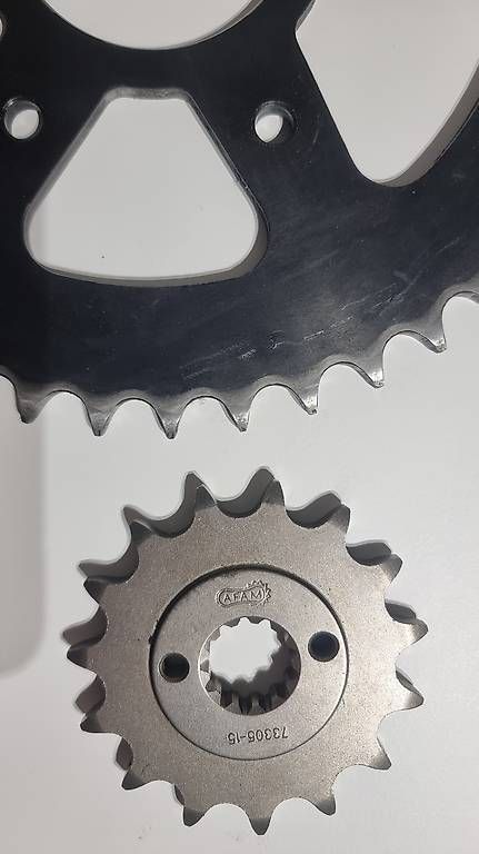 Zahnräder: KTM, Husqvarna, Triumph front & rear sprockets – Gebraucht aus Grenchen von Joray_Preparation 1