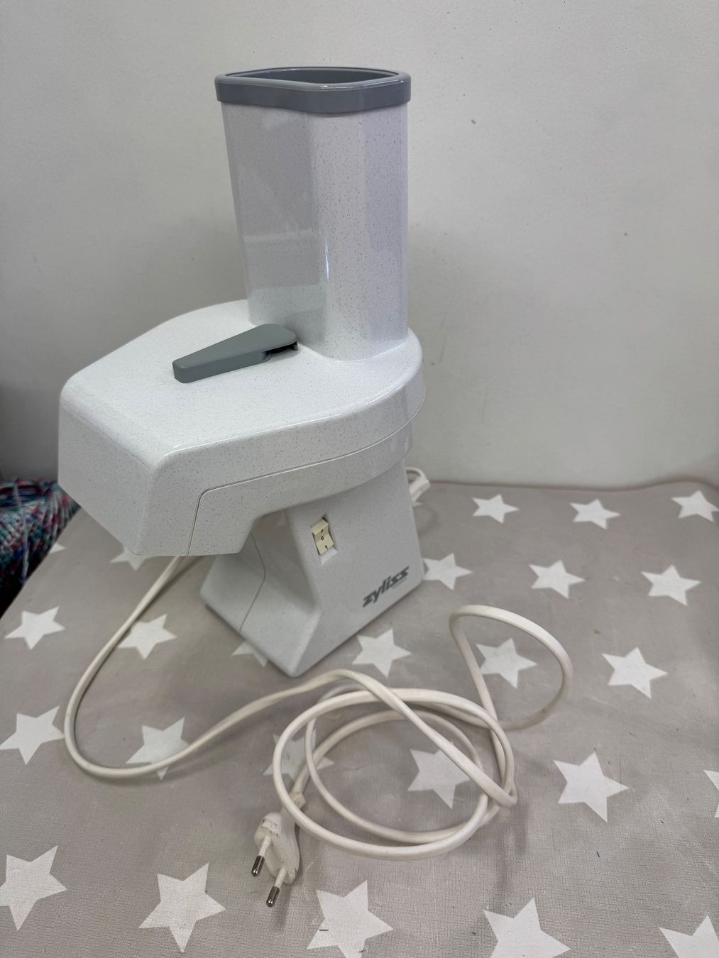 Zyliss Appareils de cuisine: Zyliss Elektro Scheibenraffel – D'occasion à Rafz par Powacaddy 1