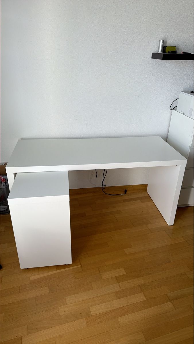 Ikea Schreibtische: Schreibtisch Ikea Malm  – Gebraucht aus Wolfhausen von sky-n-sand
