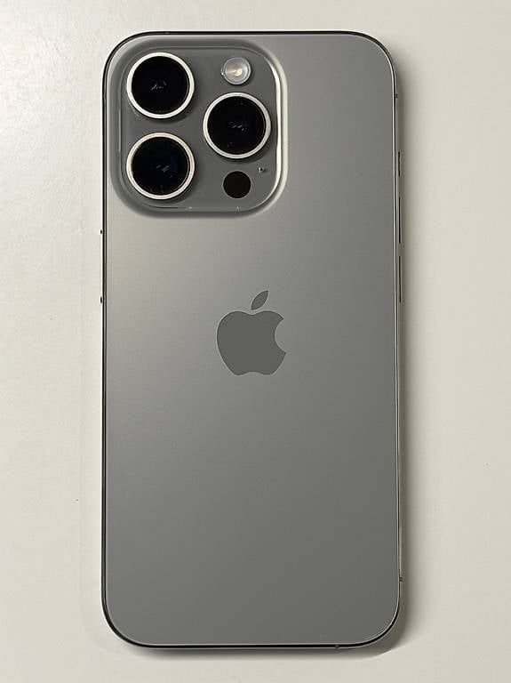 Telefoni cellulari / Smartphones: Apple iPhone 15 Pro 256 GB Natural Titanium – Usato da Hägendorf venduto da bul_82v2 2