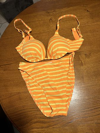 Bikini dame
