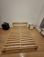 Holzbettgestell mit Lattenrost