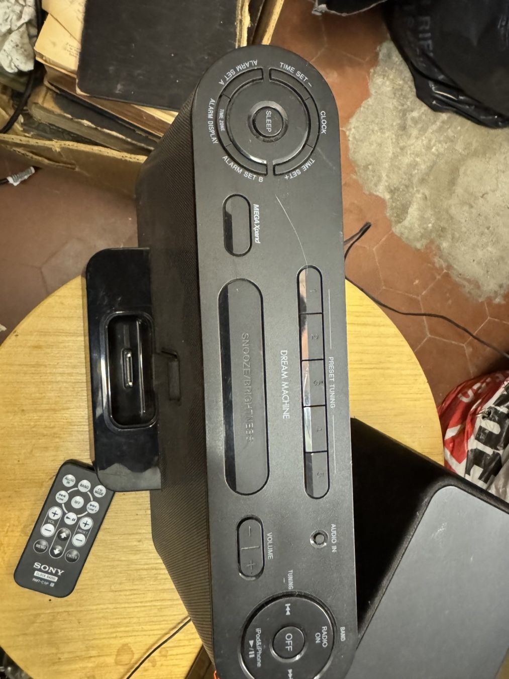 Radio: Sony-Radio mit Wecker und Logitech-Wecker – Usato da Zürich venduto da bigboss 3