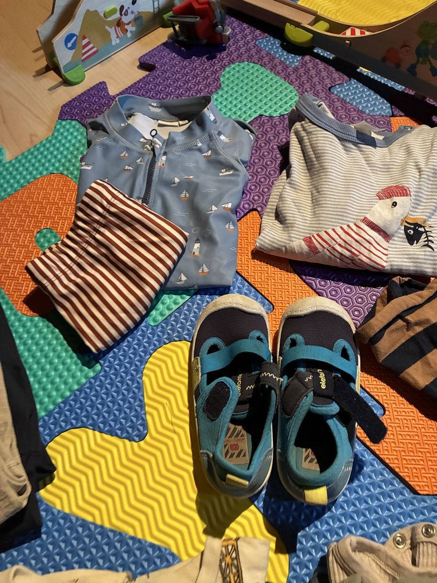 Lotti & Set di vestiti: Kleiderpaket 98-104, 29-teilig, Junge – Usato da Mitlödi venduto da meyer-sabrina 2