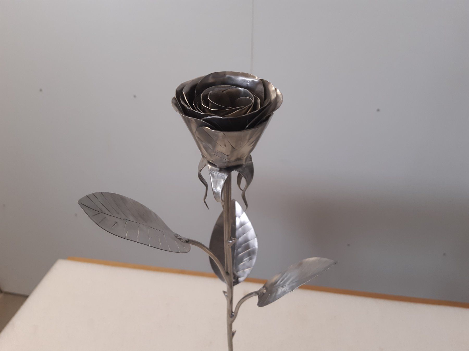 Tutte le decorazioni: Rose au Metall mit Vase – Nuovo (secondo la descrizione) da Trubschachen venduto da Caddy8 3