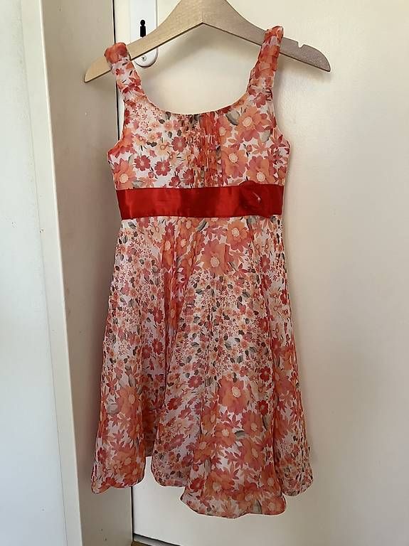 Vestiti & Gonne: Kleid Charles Vögele Gr. 104 – Usato da Zollikon venduto da CorViv 1