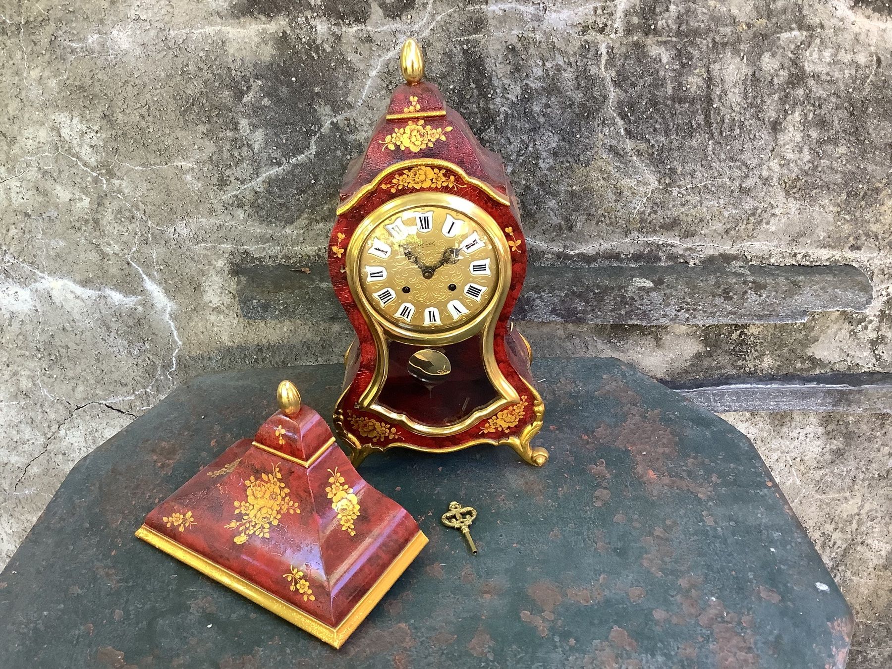 Stand- & Wanduhren: Pendule Le Castel rot bemalt mit Schlüssel – Gebraucht aus Flaach von Monisoldshop 7