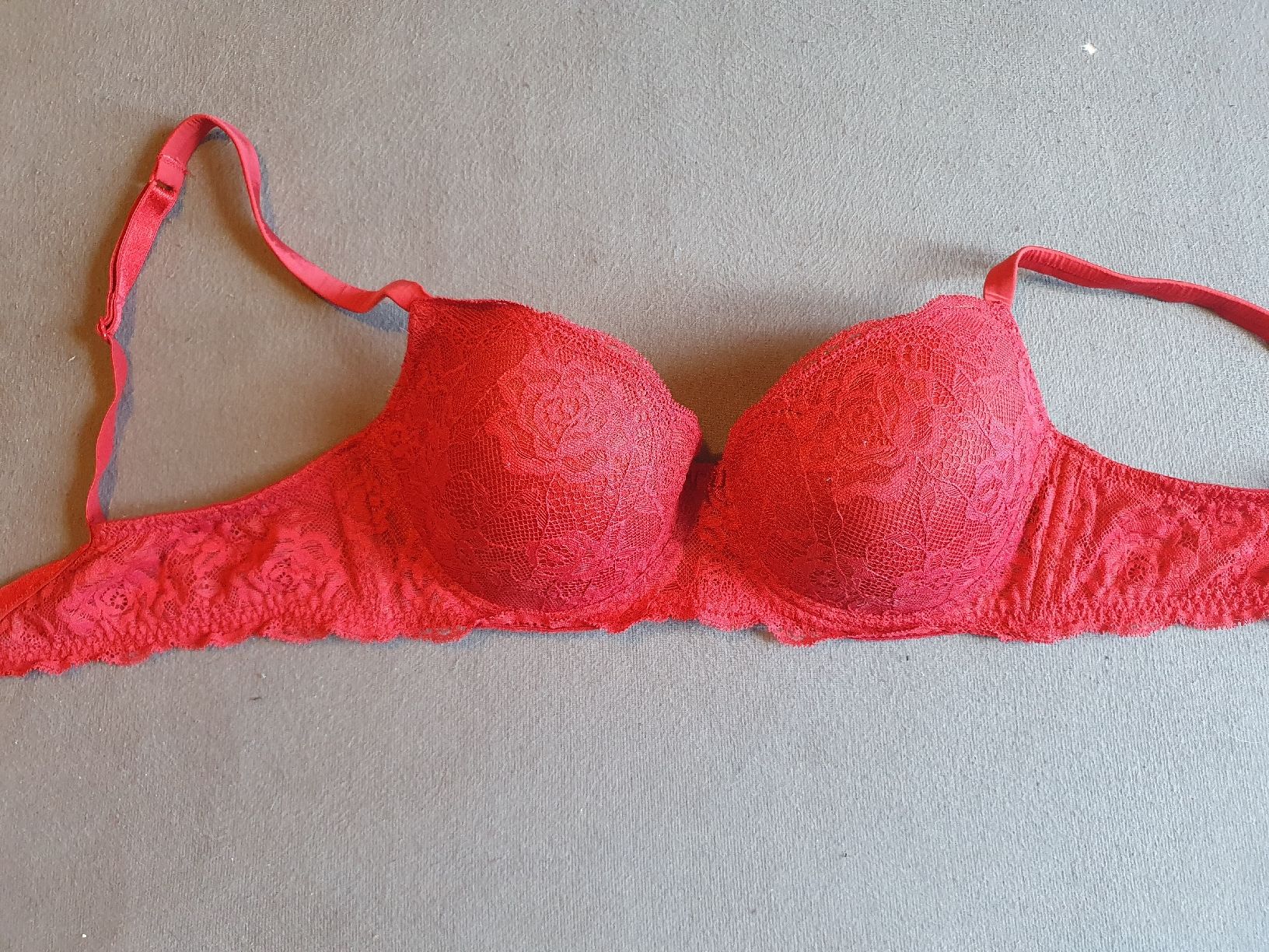 Altra biancheria intima: Roter Spitzen-BH mit Bügel 80B – Usato da Wimmis venduto da hel_m26m