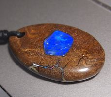 71 ct.  Koroitopal mit Blackopal-Einlage, TOP-Funken!