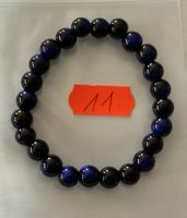 1 Stück Armband mit blauen und schwarzen Kugeln.