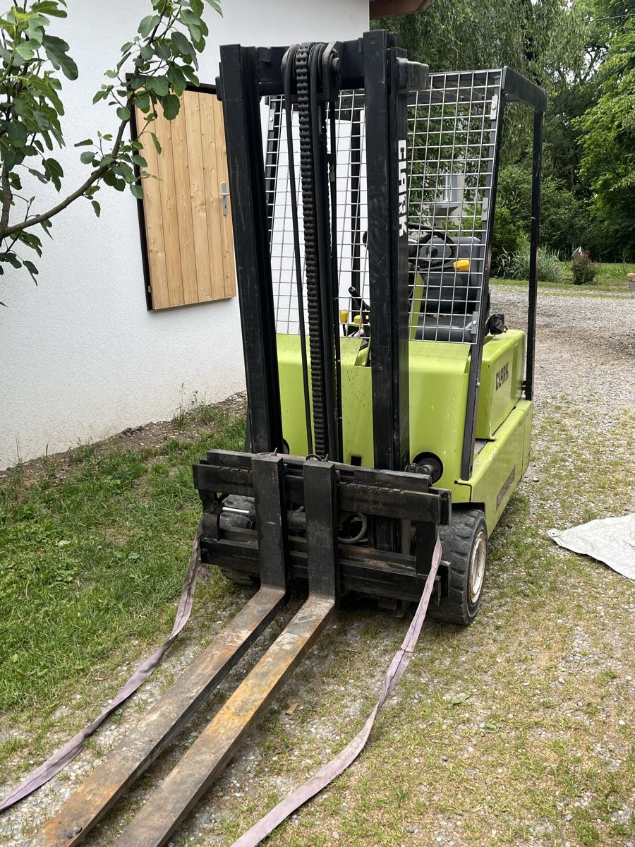 Clark Carrelli elevatori e a forche: Clark Stapler – Difettoso da Schüpfen venduto da Centurion65