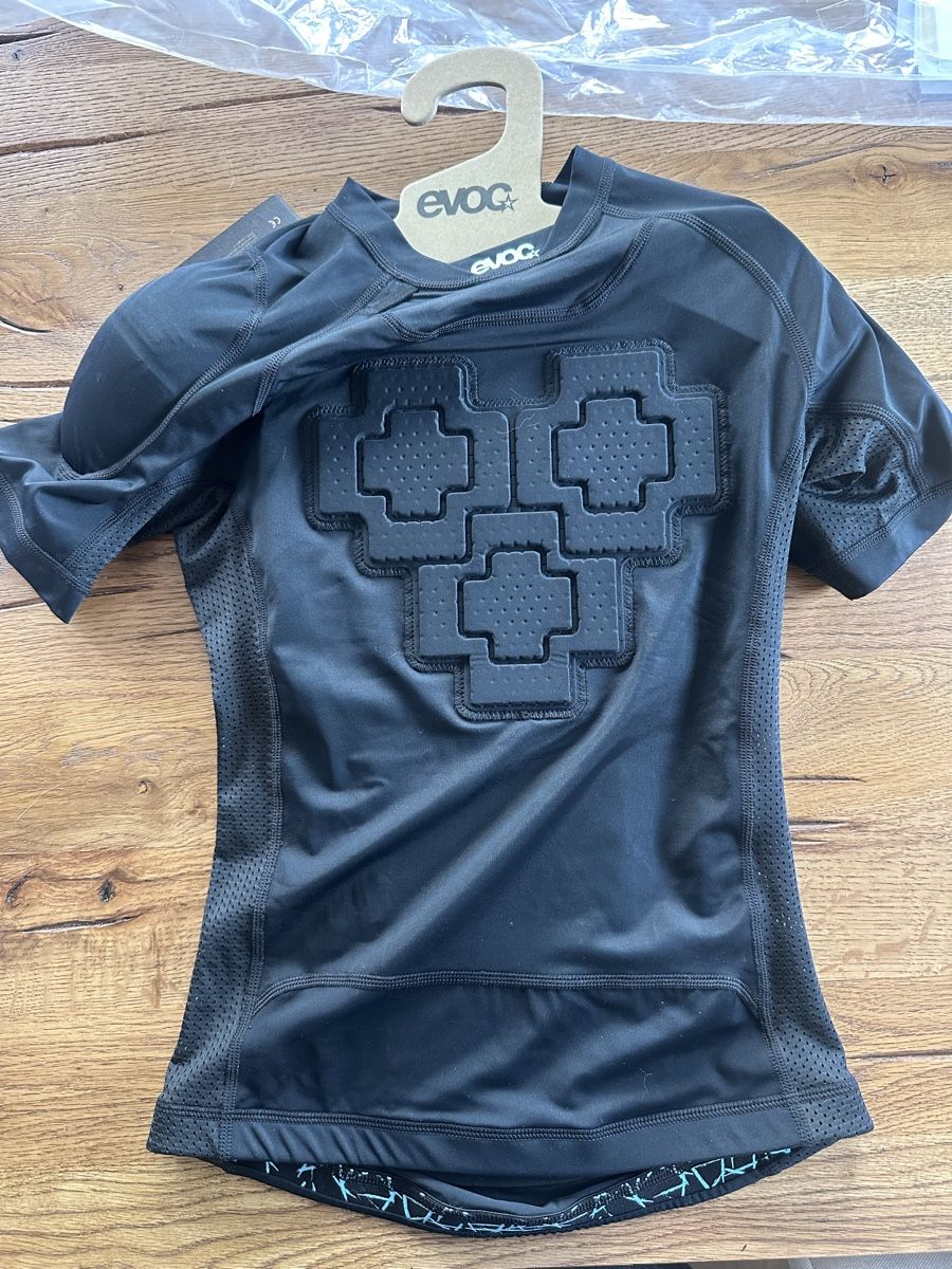 Evoc Schutz & Schoner: Evoc Protector Shirt black S – Neu und originalverpackt aus Rehetobel von StefanBrulisau3r