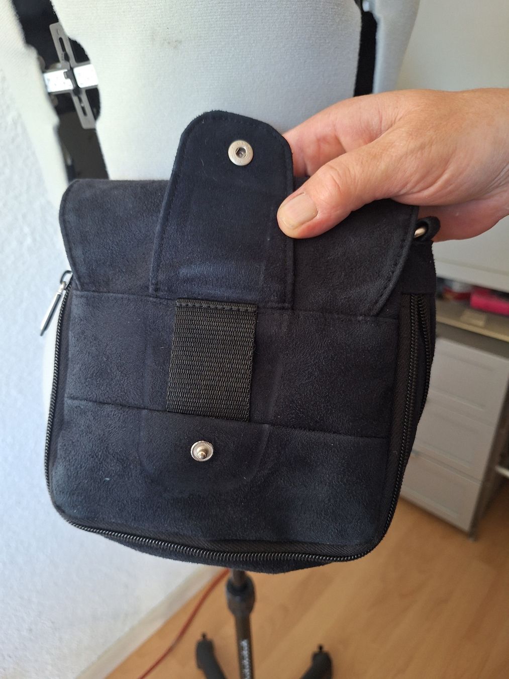 Taschen: Schwarze Umhängetasche – Gebraucht aus Teufenthal AG von boebe071 9