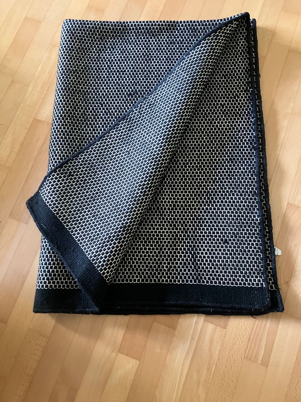 Livique Tapis: Teppich Asko Schwarz Wolle 140x200 cm – D'occasion à Stäfa par ummroxana