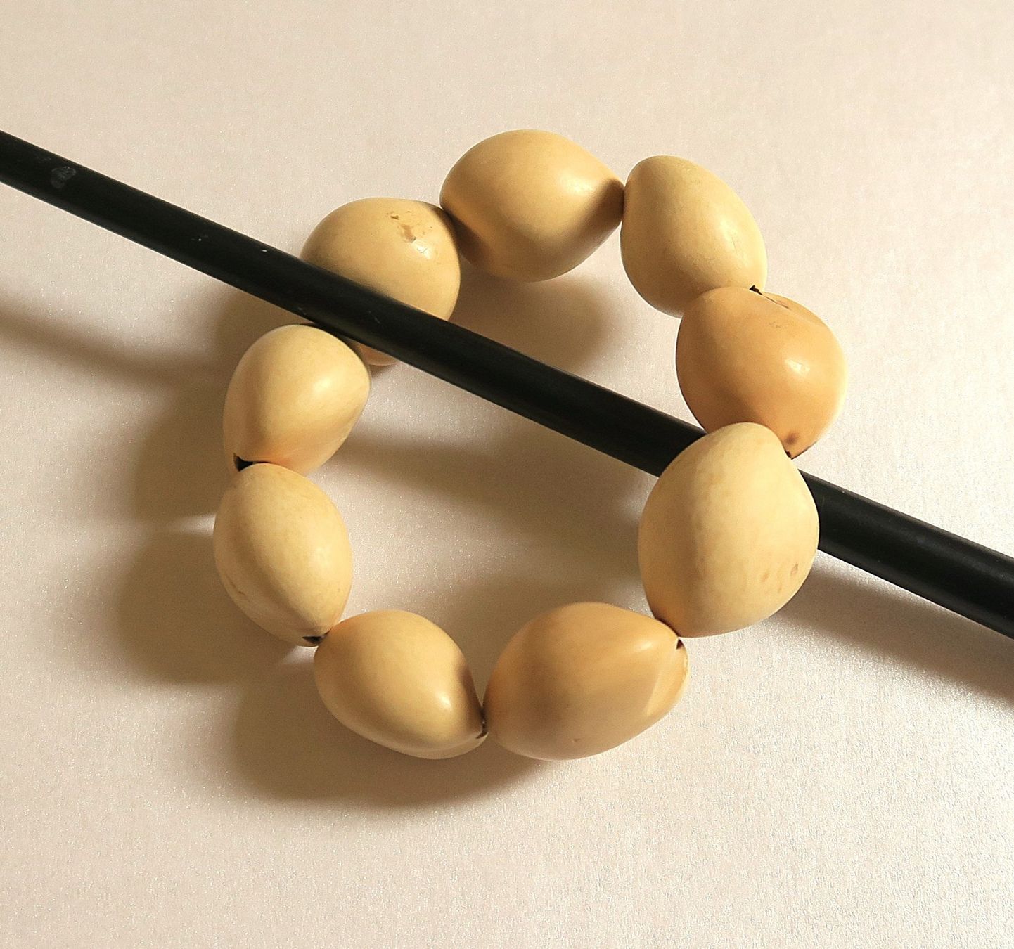 Armbänder & -reifen: Armband Kukui-Nuss – Gebraucht aus Brittnau von marlenestone