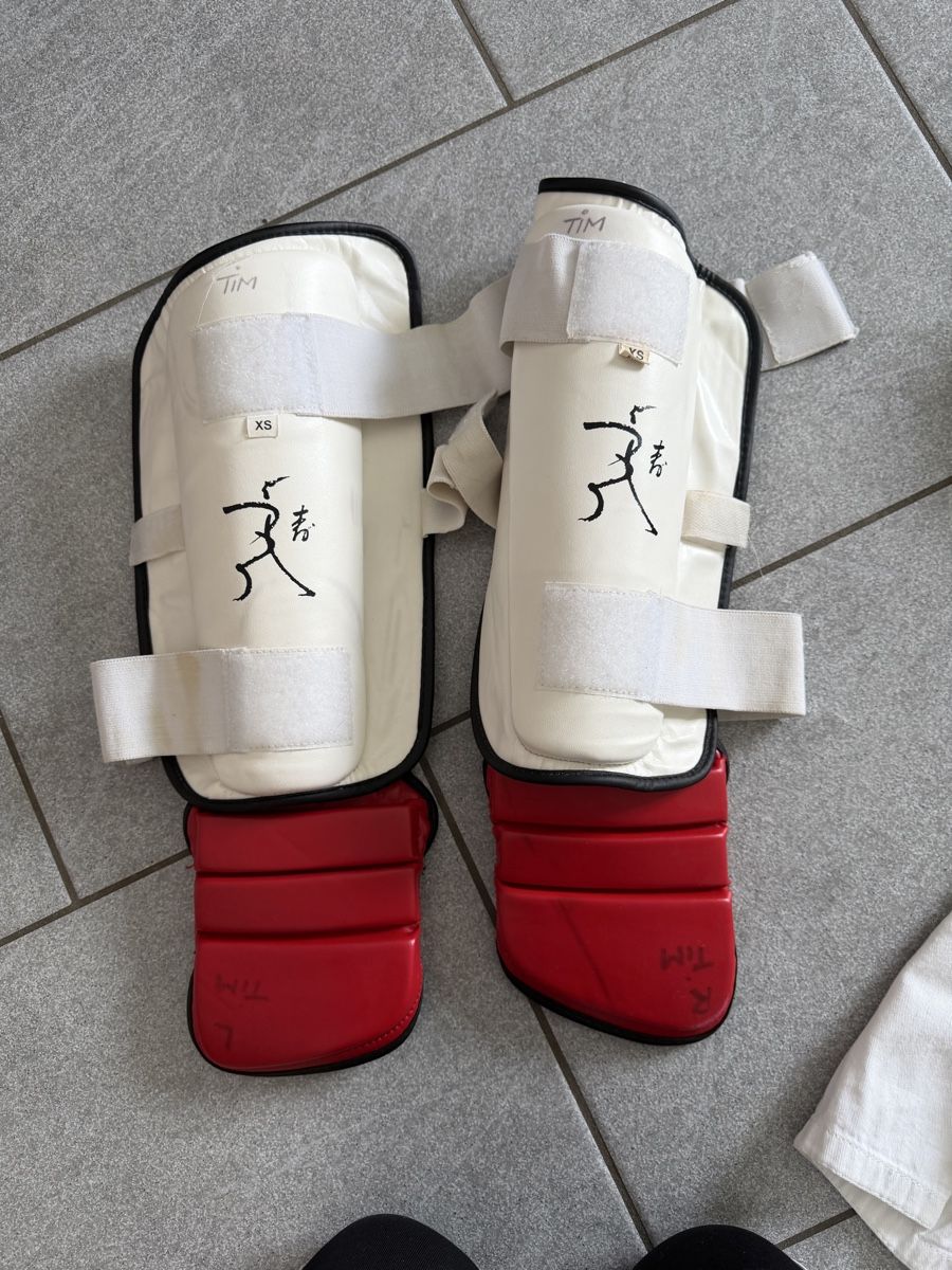 Anzüge, Sport- & Funktionsanzüge: Karate Gi, mit Zubehör – Gebraucht aus Gattikon von Mariani3 3