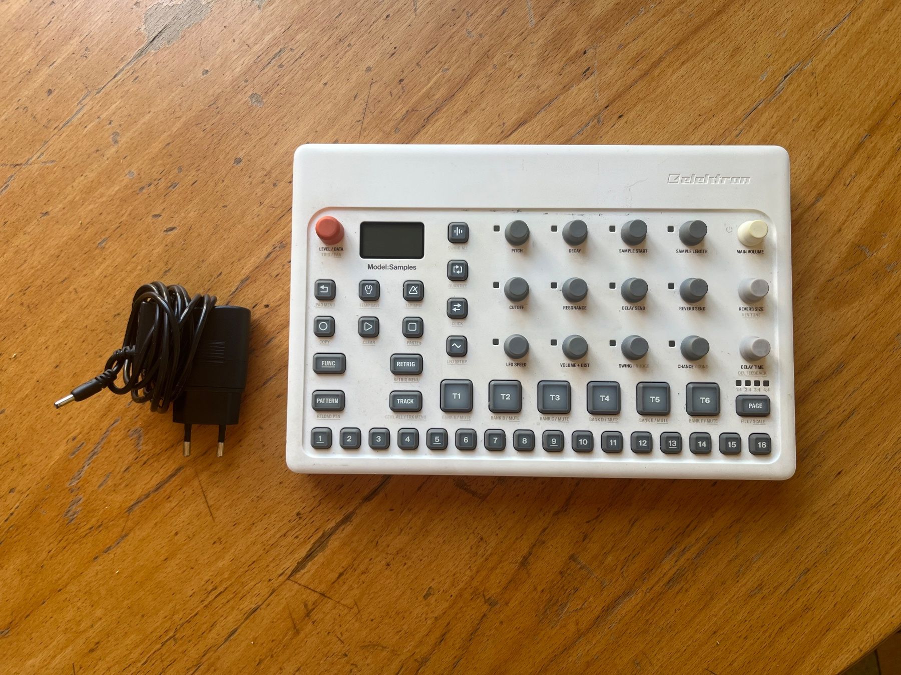 Elektron Strumenti musicali: Elektron Model:Samples – Usato da Genève venduto da POLsinus 2