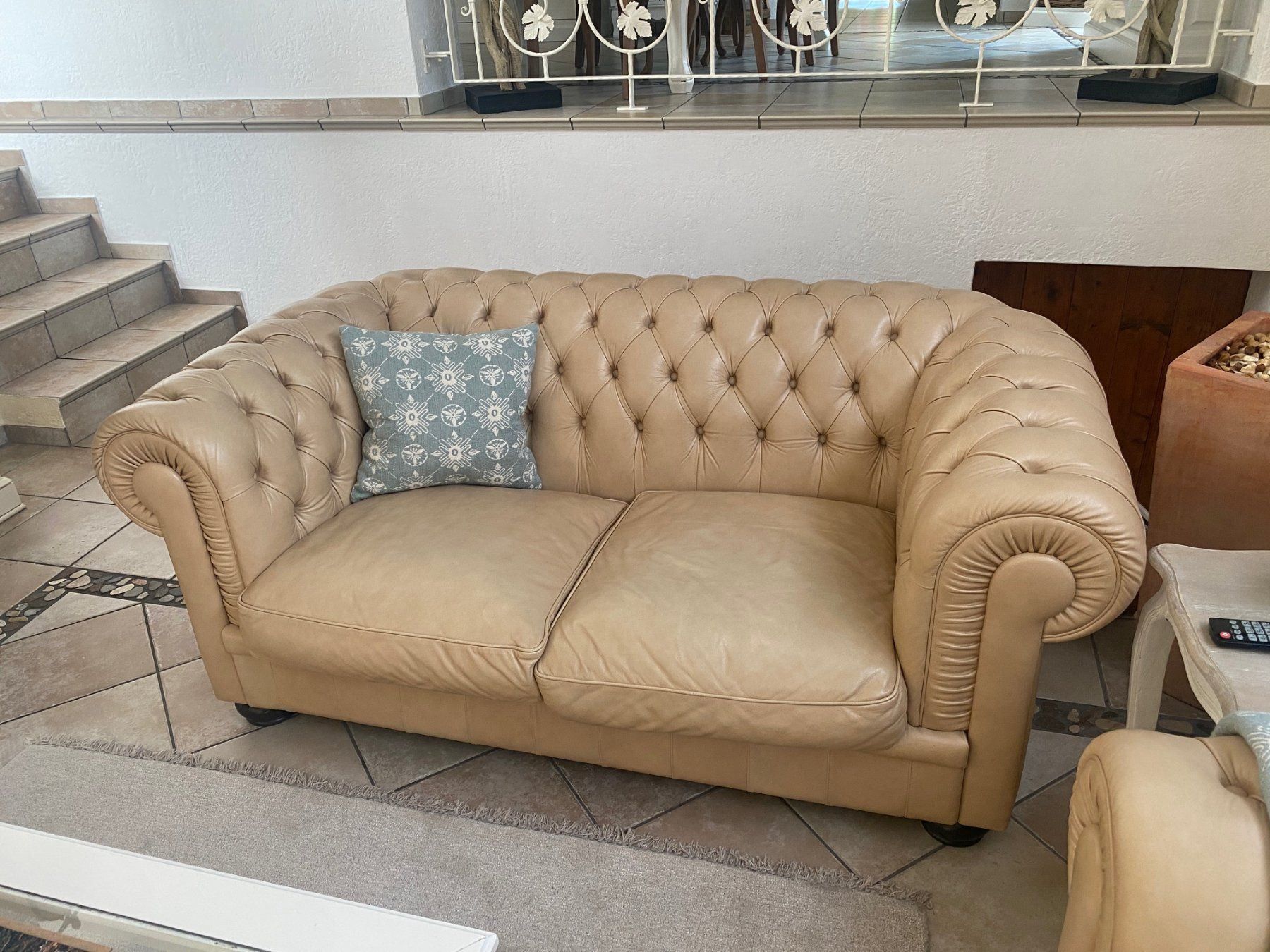 Divani: Chesterfield Sofa – Usato da Oberentfelden venduto da Gdsign 3