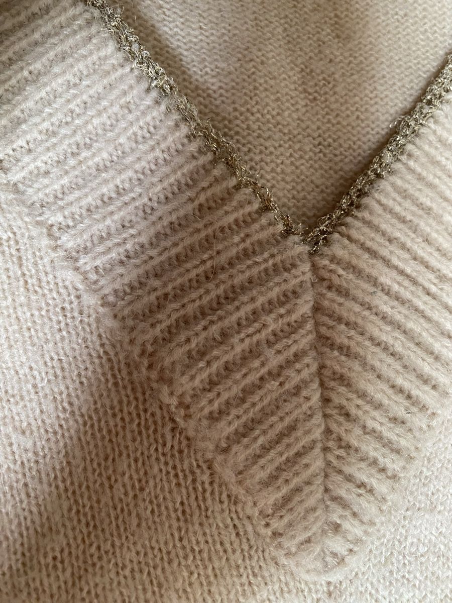 Pulls & Sweat-shirts: Pull en laine beige col V taille L – D'occasion à Geneve par Monthoux13 2