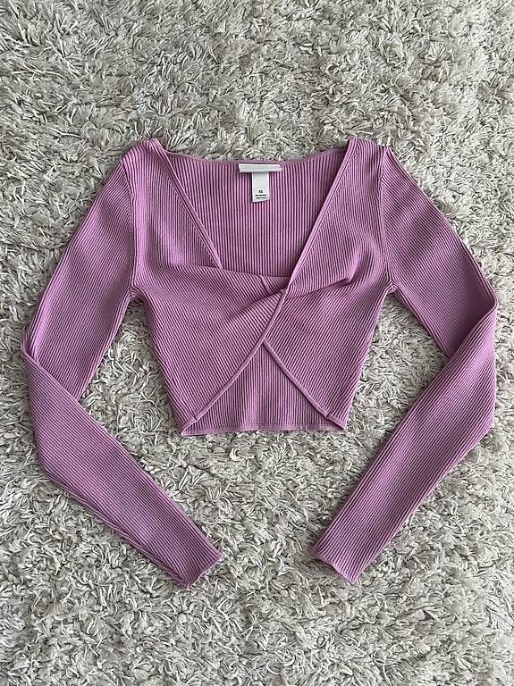 Top: Purple Ribbed Wrap Crop Top - Size XS – Usato da Herrliberg venduto da jes_ytm2