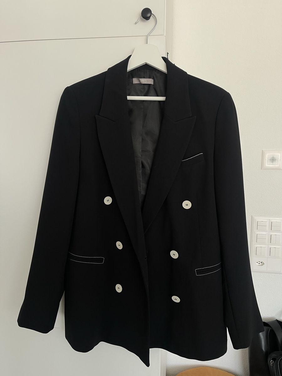 Giacche: Feiner Schwarzer Blazer mit Kontrastknöpfen – Nuovo (secondo la descrizione) da Zürich venduto da mel_87ct