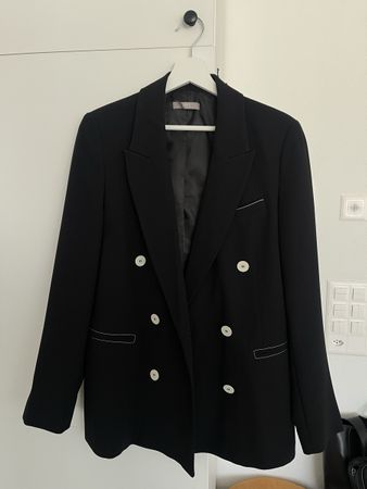 Feiner Schwarzer Blazer mit Kontrastknöpfen