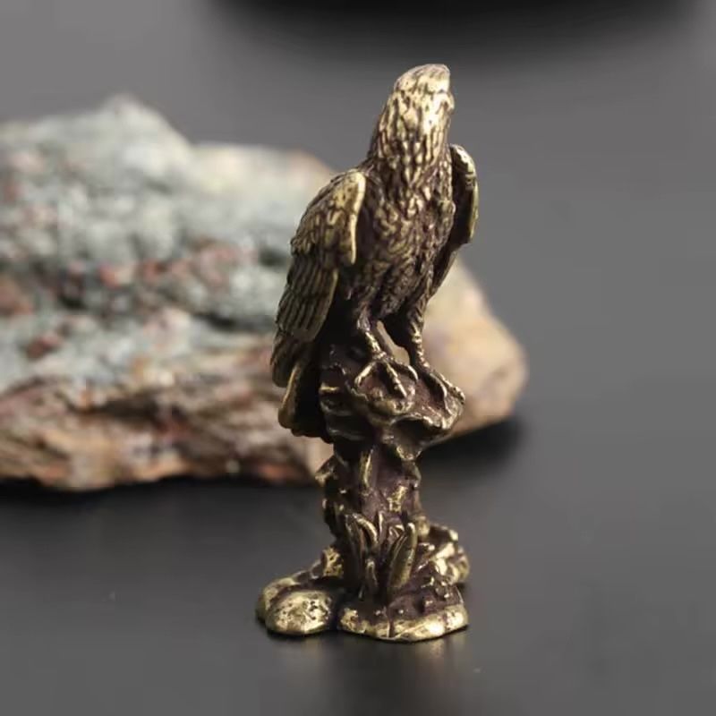 Statuette: Adler Figur Kupfer klein & neu – Nuovo e nell'imballaggio originale da Zürich venduto da Gamecards 2