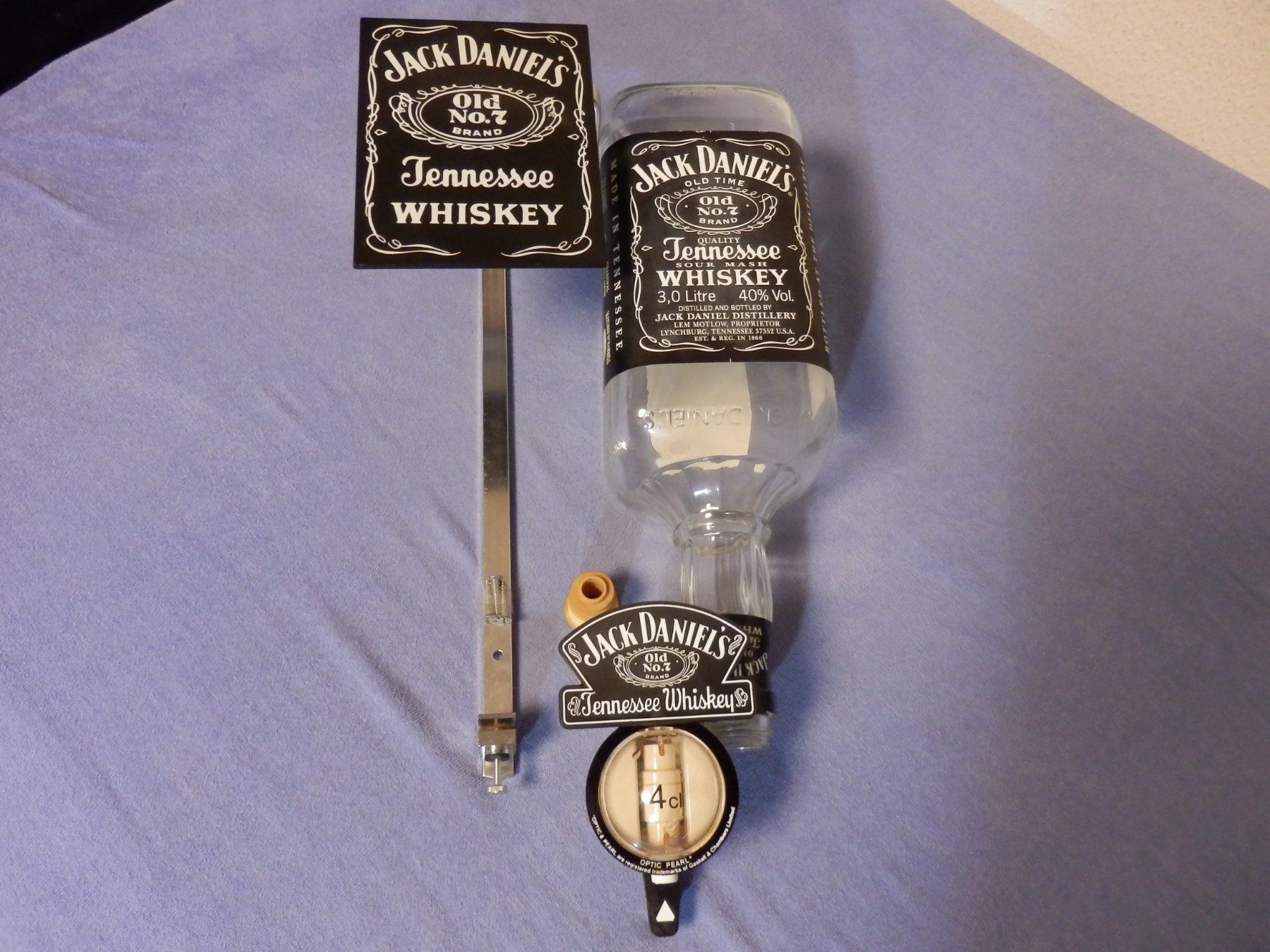 Portabottiglie: Jack Daniel's Flaschenhalter mit Dosierer gebraucht – Usato da Romanshorn venduto da Farc_483
