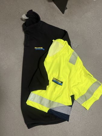 Pulli und T Shirt in XL und 2XL