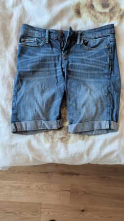 kurze Jeans Hose
