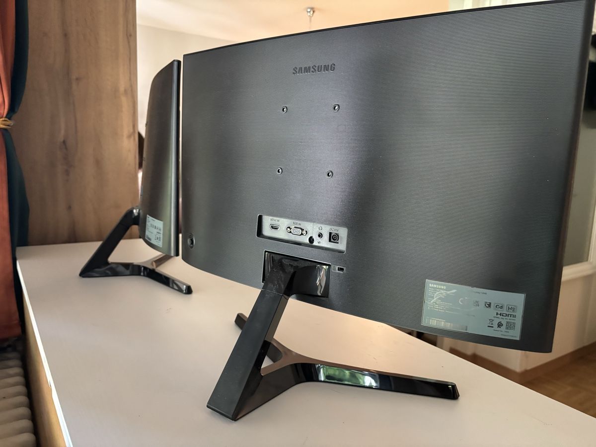 Monitor: Full HD Double screen in very good condition  – Usato da Geneve venduto da ber_h5jc 2