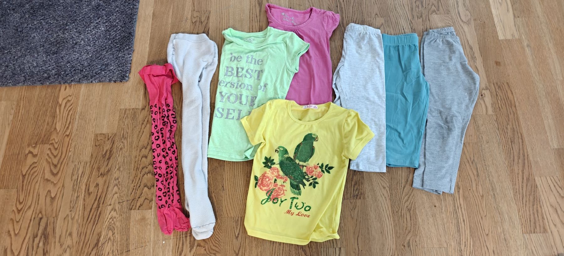 Lotti & Set di vestiti: Mädchen set 122 ca.. 50 Stück  – Usato da Obernau venduto da ChooseWisely 1