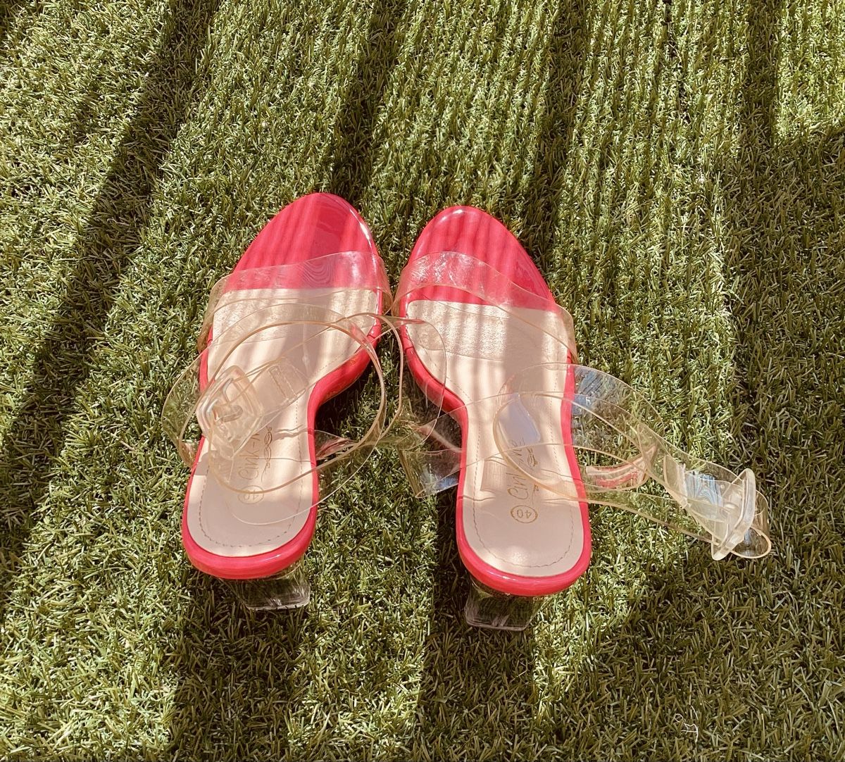 Damenschuhe: Transparente rosa Sommersandalen, Größe 40 – Gebraucht aus Luzern von lei_5btm 1