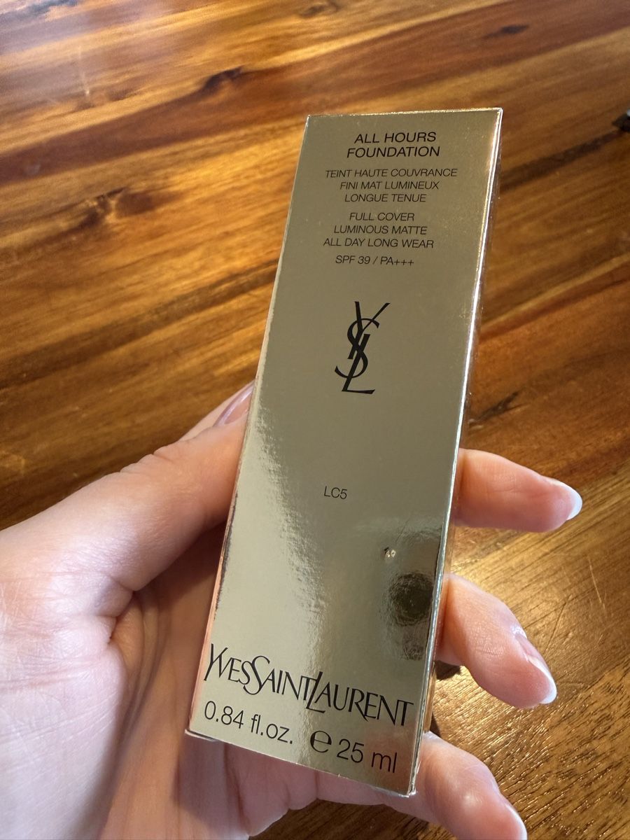 Make-up: YSL All Hours Foundation LC5  – Nuovo e nell'imballaggio originale da Luzern venduto da Itsclaire