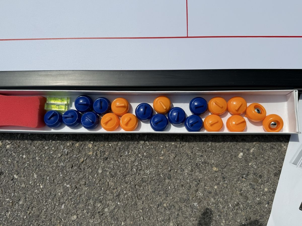 Giochi: Olson Mini Curl Curling Spiel Tischcurlingspiel – Usato da Konolfingen venduto da petzipetz 1