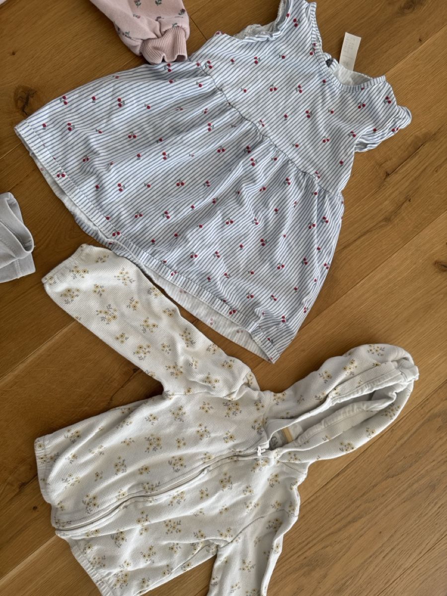 Lotti & Set di vestiti: Kleiderpaket Mädchen Grösse 92, 7-teilig – Usato da Oltingen venduto da Funnyface 2